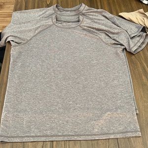 Nike t shirts size M (lot of 2)